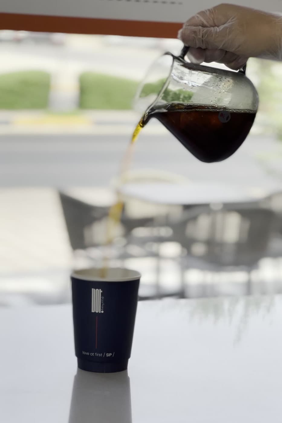 Hand-poured na V60 coffee sa Dot Bakery & Cafe, Al-Ahsa at Khobar